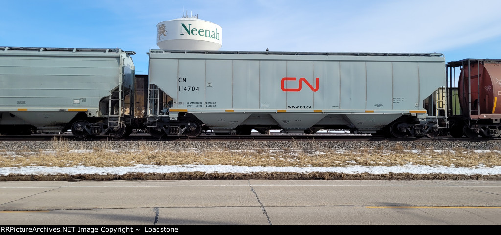 CN 114704